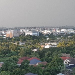 แสงอาทิตย์ส่องแสงพื้นที่บางส่วน